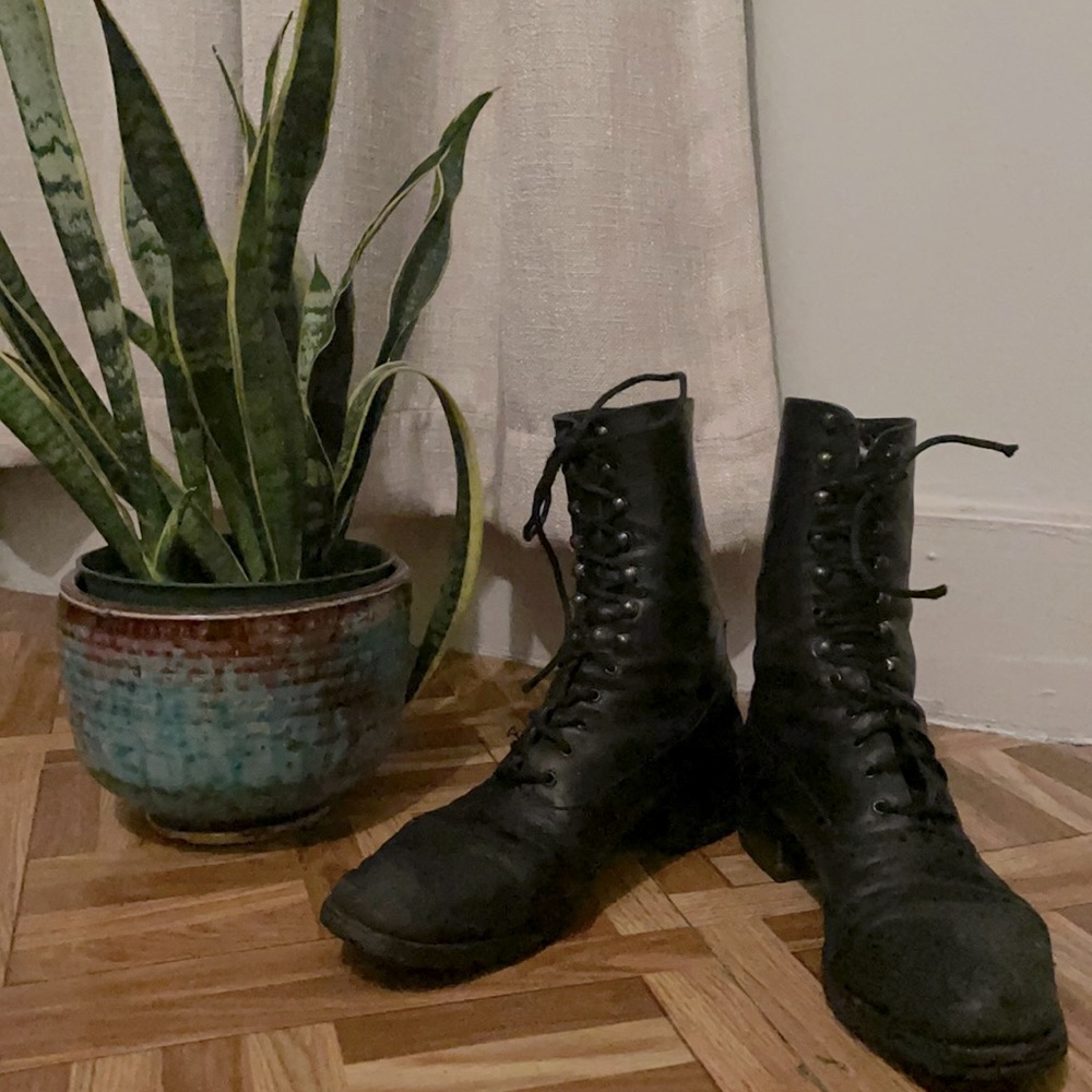Joan & David 7.5 vintage lace up boots